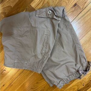 Jeanstar beige capris.